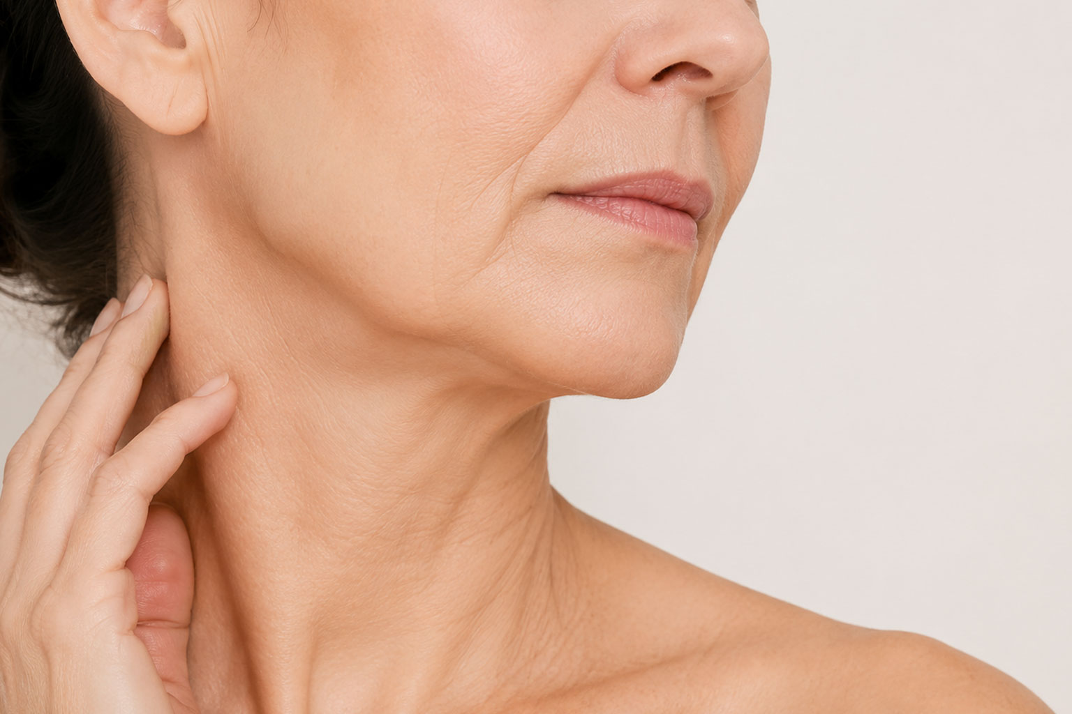 relachement-cutane-perte-fermete-peau Relâchement cutané : pourquoi la peau perd sa fermeté ?